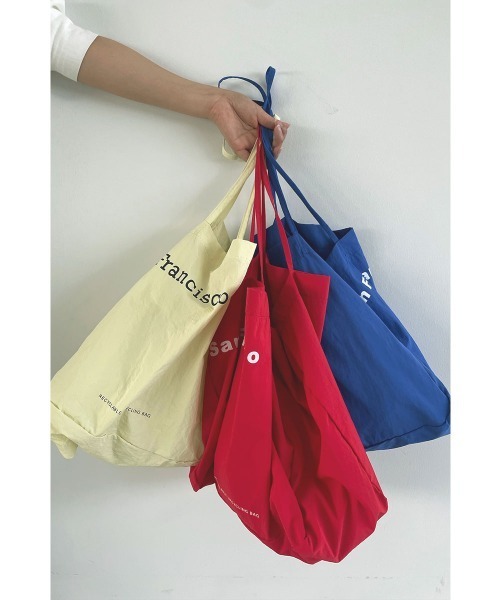 marjour（マージュール）の「BIG NYLON TOTE BAG（トートバッグ・レディース・レッド/ペールイエロー/ブルー・FREE）」の4枚目の写真