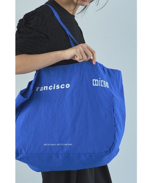 marjour（マージュール）の「BIG NYLON TOTE BAG（トートバッグ・レディース・レッド/ペールイエロー/ブルー・FREE）」の8枚目の写真