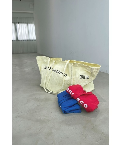 marjour（マージュール）の「BIG NYLON TOTE BAG（トートバッグ・レディース・レッド/ペールイエロー/ブルー・FREE）」の9枚目の写真