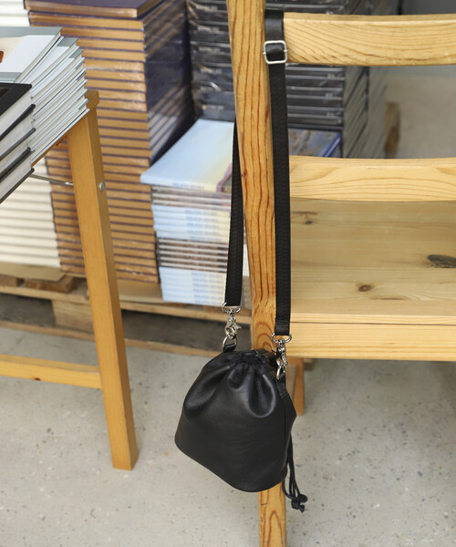 FIRSTHAND レザーショルダーバッグ Firsthand ショルダーバッグ Firsthand/ファーストハンド ニュー