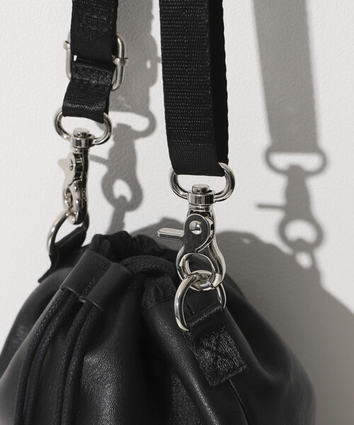 ショルダーバッグ レザー 斜めがけ first hand ファーストハンド 黒 ショルダーバッグ レザー 斜めがけ first hand ファーストハンド 黒