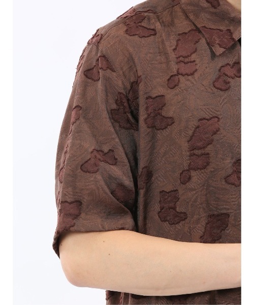 m.f.editorial（エムエフエディトリアル）の「【ウォッシャブル】グロウスバイインジアティック リーフ柄ジャガード 半袖シャツ（シャツ/ブラウス・メンズ・ダークウッド/ブラック・MEDIUM/LARGE）」の11枚目の写真
