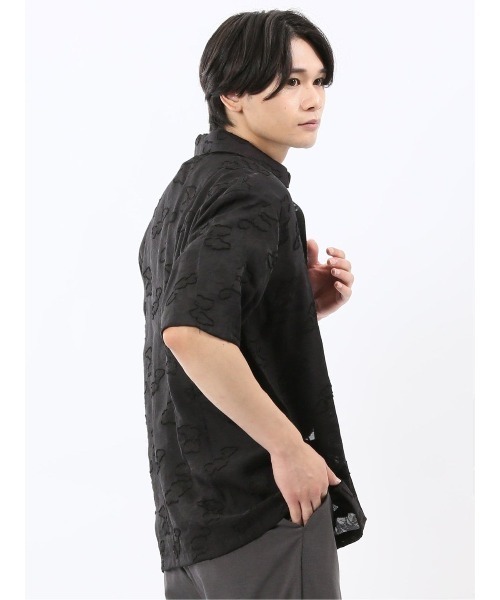 m.f.editorial（エムエフエディトリアル）の「【ウォッシャブル】グロウスバイインジアティック リーフ柄ジャガード 半袖シャツ（シャツ/ブラウス・メンズ・ダークウッド/ブラック・MEDIUM/LARGE）」の5枚目の写真