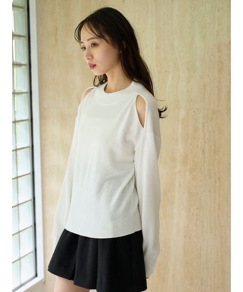 SNIDEL(スナイデル)の「コールドショルダープルオーバー(ニット/セーター・レディース・ラベンダー/ブラウン/ブラック/アイボリー・F)」の7枚目の写真