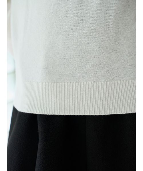 SNIDEL(スナイデル)の「コールドショルダープルオーバー(ニット/セーター・レディース・ラベンダー/ブラウン/ブラック/アイボリー・F)」の11枚目の写真