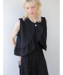 swane（スワネ）の「sleeved cape vest（ベスト）」