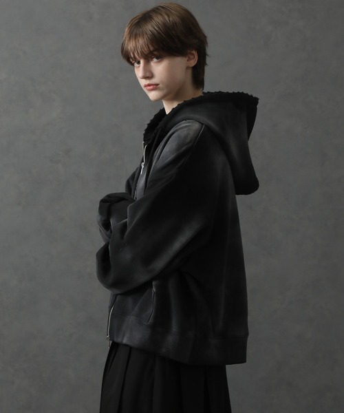 ELLUV（エルブ）の「【ELLUV/エルヴ】ヴィンテージフェード＆ダメージ加工 ショートジップアップパーカー（パーカー・メンズ・ブラック/ブラック系その他/ホワイト系その他・S/M/L）」の11枚目の写真