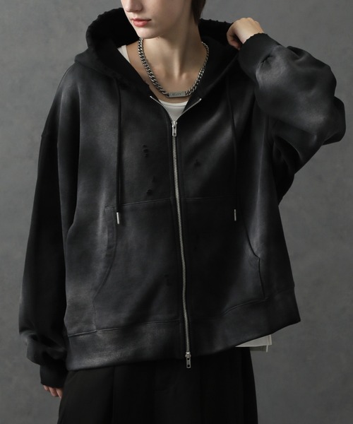ELLUV（エルブ）の「【ELLUV/エルヴ】ヴィンテージフェード＆ダメージ加工 ショートジップアップパーカー（パーカー・メンズ・ブラック/ブラック系その他/ホワイト系その他・S/M/L）」の6枚目の写真