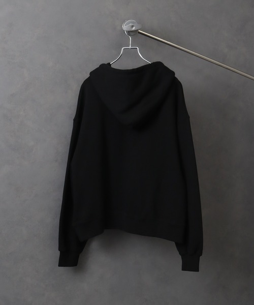 ELLUV（エルブ）の「【ELLUV/エルヴ】ヴィンテージフェード＆ダメージ加工 ショートジップアップパーカー（パーカー・メンズ・ブラック/ブラック系その他/ホワイト系その他・S/M/L）」の18枚目の写真