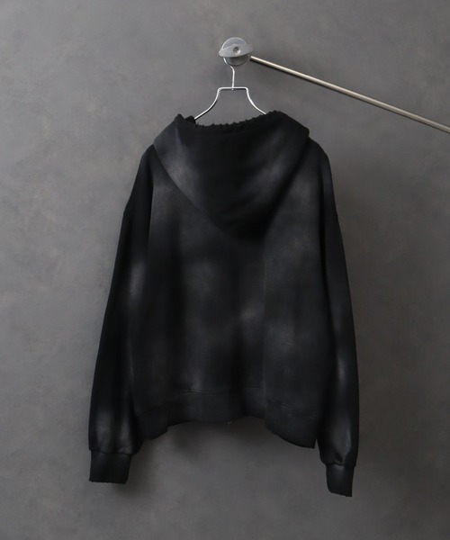 ELLUV（エルブ）の「【ELLUV/エルヴ】ヴィンテージフェード＆ダメージ加工 ショートジップアップパーカー（パーカー・メンズ・ブラック/ブラック系その他/ホワイト系その他・S/M/L）」の17枚目の写真