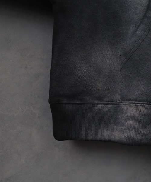 ELLUV（エルブ）の「【ELLUV/エルヴ】ヴィンテージフェード＆ダメージ加工 ショートジップアップパーカー（パーカー・メンズ・ブラック/ブラック系その他/ホワイト系その他・S/M/L）」の14枚目の写真