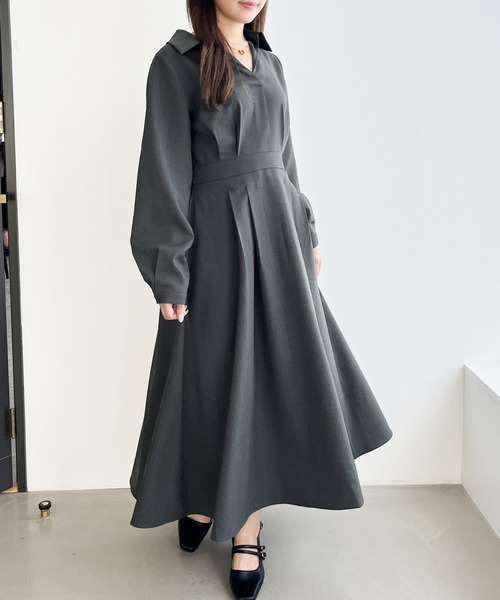 MISCH MASCH（ミッシュマッシュ）の「WEB限定 スキッパ―タックワンピース（ワンピース・レディース・チャコールグレー/ワイン・ﾌﾘ-）」の2枚目の写真