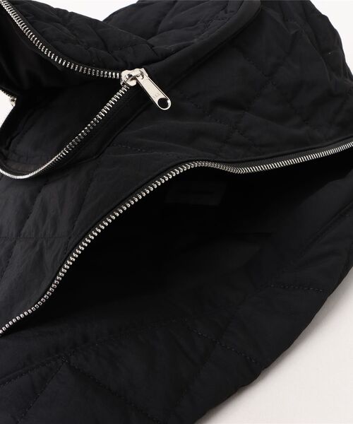 ADAM PATEK(アダムパテック)の「《ADAMPATEK》square quilt sling bag(ボディバッグ/ウエストポーチ・メンズ・ブラック/グレー・FREE)」の4枚目の写真