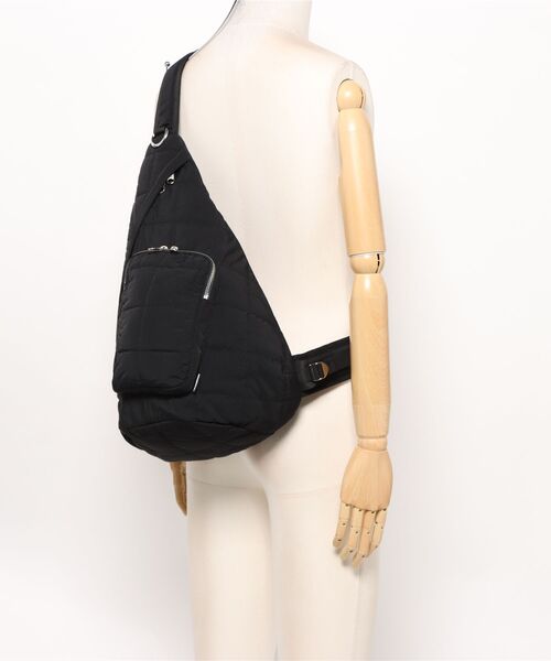 ADAM PATEK(アダムパテック)の「《ADAMPATEK》square quilt sling bag(ボディバッグ/ウエストポーチ・メンズ・ブラック/グレー・FREE)」の7枚目の写真