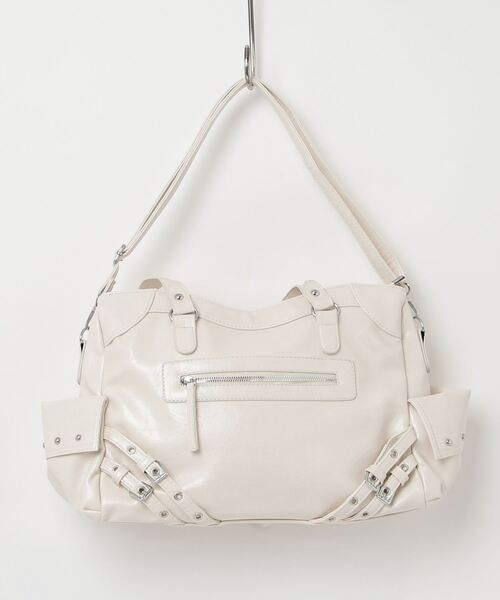 TITTY&CO.（ティティーアンドコー）の「フェイクレザーベルトデザインショルダーバッグ（ショルダーバッグ・レディース・ホワイト/アイボリー/ブラック/ワインレッド・FREE）」の2枚目の写真