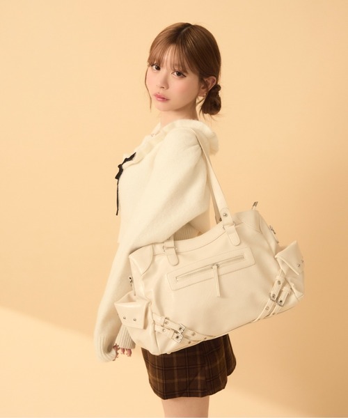 TITTY&CO.（ティティーアンドコー）の「フェイクレザーベルトデザインショルダーバッグ（ショルダーバッグ・レディース・ホワイト/アイボリー/ブラック/ワインレッド・FREE）」の7枚目の写真