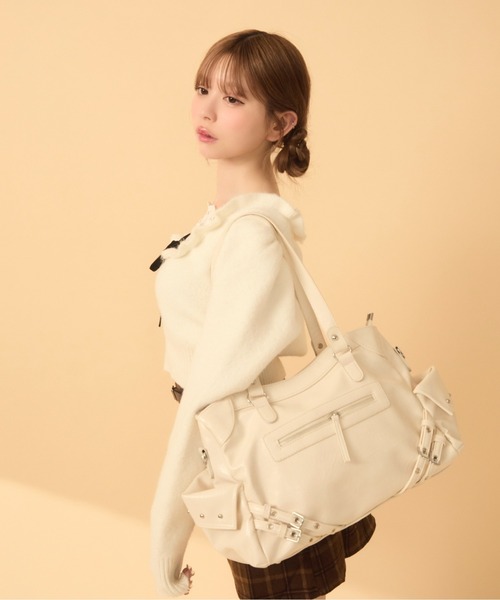 TITTY&CO.（ティティーアンドコー）の「フェイクレザーベルトデザインショルダーバッグ（ショルダーバッグ・レディース・ホワイト/アイボリー/ブラック/ワインレッド・FREE）」の8枚目の写真