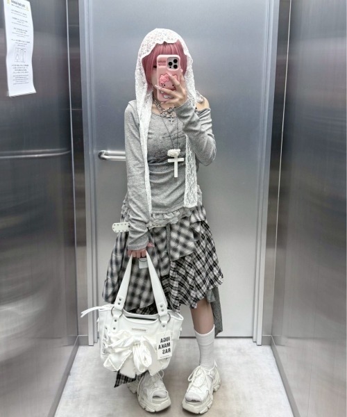 Never mind the XU / Chikashitsu+(ネバーマインド ザ エックスユー / チカシツプラス)の「【nmtc+】ribbon shoulder long sleeve / 【エヌエムティーシープラス】リボンショルダー長袖トップス(その他トップス・レディース・グレー/ホワイト/チャコール・ONE SIZE)」の12枚目の写真
