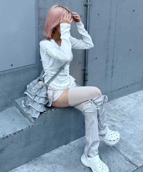 Never mind the XU / Chikashitsu+(ネバーマインド ザ エックスユー / チカシツプラス)の「【nmtc+】ribbon shoulder long sleeve / 【エヌエムティーシープラス】リボンショルダー長袖トップス(その他トップス・レディース・グレー/ホワイト/チャコール・ONE SIZE)」の7枚目の写真