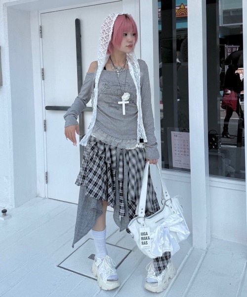 Never mind the XU / Chikashitsu+(ネバーマインド ザ エックスユー / チカシツプラス)の「【nmtc+】ribbon shoulder long sleeve / 【エヌエムティーシープラス】リボンショルダー長袖トップス(その他トップス・レディース・グレー/ホワイト/チャコール・ONE SIZE)」の13枚目の写真