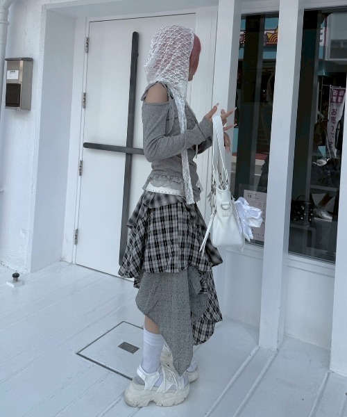 Never mind the XU / Chikashitsu+(ネバーマインド ザ エックスユー / チカシツプラス)の「【nmtc+】ribbon shoulder long sleeve / 【エヌエムティーシープラス】リボンショルダー長袖トップス(その他トップス・レディース・グレー/ホワイト/チャコール・ONE SIZE)」の14枚目の写真