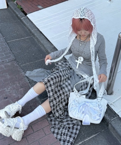 Never mind the XU / Chikashitsu+(ネバーマインド ザ エックスユー / チカシツプラス)の「【nmtc+】ribbon shoulder long sleeve / 【エヌエムティーシープラス】リボンショルダー長袖トップス(その他トップス・レディース・グレー/ホワイト/チャコール・ONE SIZE)」の16枚目の写真