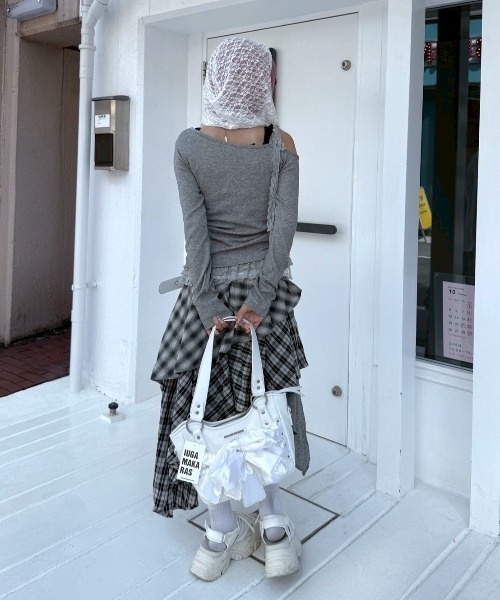 Never mind the XU / Chikashitsu+(ネバーマインド ザ エックスユー / チカシツプラス)の「【nmtc+】ribbon shoulder long sleeve / 【エヌエムティーシープラス】リボンショルダー長袖トップス(その他トップス・レディース・グレー/ホワイト/チャコール・ONE SIZE)」の15枚目の写真