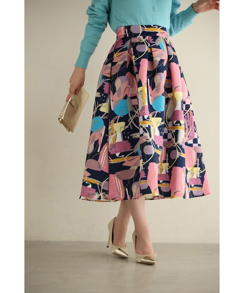 紺）アーティスティックな世界観広がるタックミディアムスカート