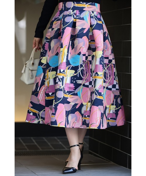 紺）アーティスティックな世界観広がるタックミディアムスカート