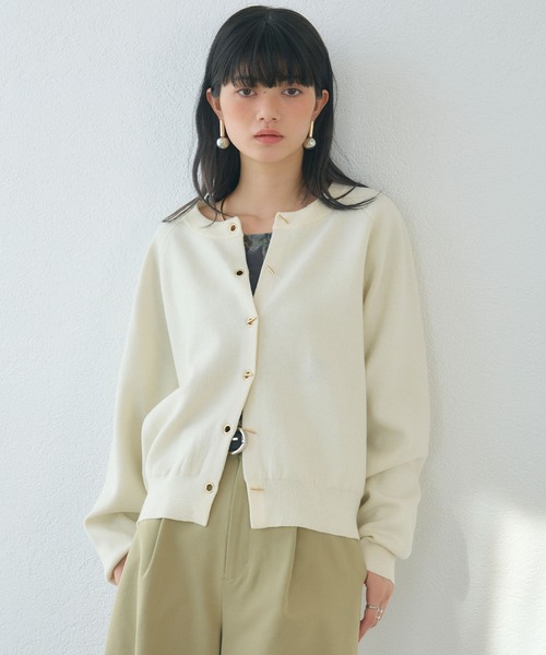 ELLEgirl（エルガール）の「トグル釦デザインカーディガン【ELLEgirl/エルガール】（カーディガン/ボレロ・レディース・レッド/杢グレー/ブラック/サックスブルー/アイボリー・FREE）」の2枚目の写真