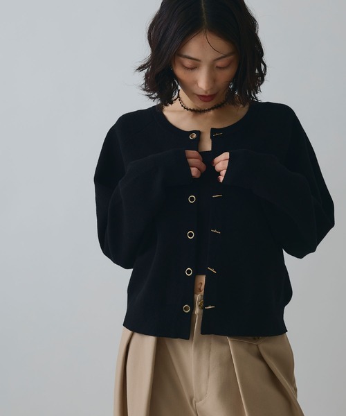 ELLEgirl（エルガール）の「トグル釦デザインカーディガン【ELLEgirl/エルガール】（カーディガン/ボレロ・レディース・レッド/杢グレー/ブラック/サックスブルー/アイボリー・FREE）」の8枚目の写真