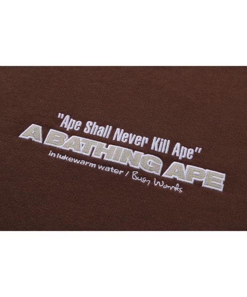 A BATHING APE(アベイシングエイプ)の「BAPE SLOGAN RELAXED FIT CREWNECK SWEATSHIRT(スウェット・メンズ・ブラウン/ブラック・X-LARGE/SMALL/LARGE/XX-LARGE/MEDIUM)」の6枚目の写真