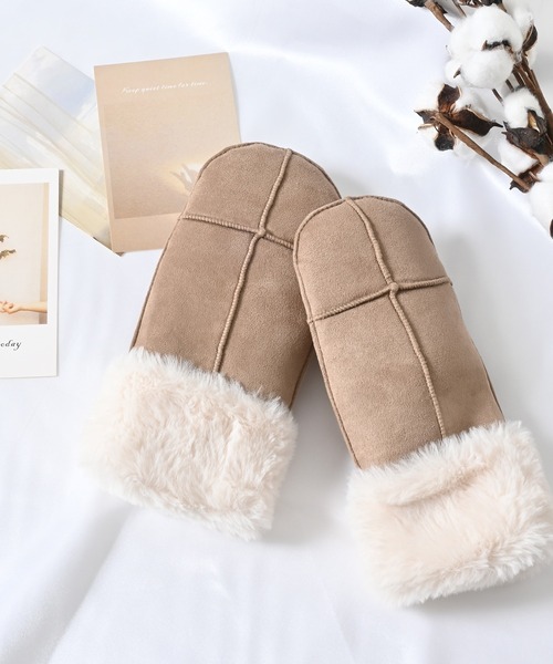 Honeys（ハニーズ）の「【ハニぽか・抗菌防臭・吸湿発熱】フェイクムートン手袋（手袋・レディース・ベージュ/キャメル・FREE）」の2枚目の写真