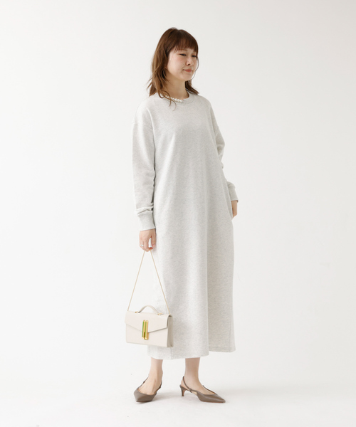 DESIGNWORKS(デザインワークス)の「パール付きスウェットワンピース(ワンピース・レディース・ブラック/ホワイト/ライトグレー・フリー)」の4枚目の写真