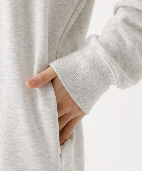 DESIGNWORKS(デザインワークス)の「パール付きスウェットワンピース(ワンピース・レディース・ブラック/ホワイト/ライトグレー・フリー)」の17枚目の写真