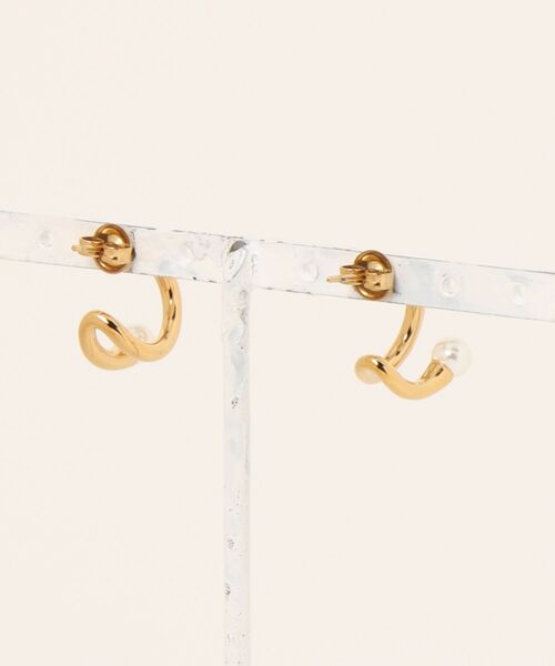le cercle ADAM ET ROPE'(ルセルクルアダムエロペ)の「パールフープピアス(ピアス(両耳用)・レディース・ゴールド/シルバー・FREE)」の9枚目の写真