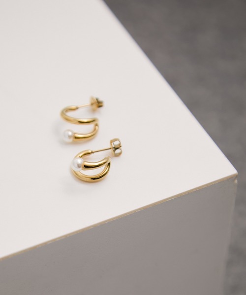 le cercle ADAM ET ROPE'(ルセルクルアダムエロペ)の「パールフープピアス(ピアス(両耳用)・レディース・ゴールド/シルバー・FREE)」の1枚目の写真