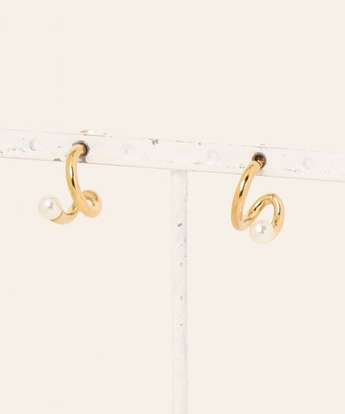 le cercle ADAM ET ROPE'(ルセルクルアダムエロペ)の「パールフープピアス(ピアス(両耳用)・レディース・ゴールド/シルバー・FREE)」の8枚目の写真