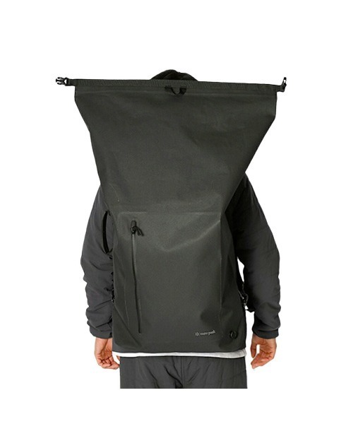 Snow Peak(スノーピーク)の「SNOW PEAK 4WAY DRY BAG L 80L / スノーピーク 4ウェイ ドライ バッグ ミディアム 80リットル / AC-21AU403(バックパック/リュック・メンズ・ブラック・FREE)」の3枚目の写真
