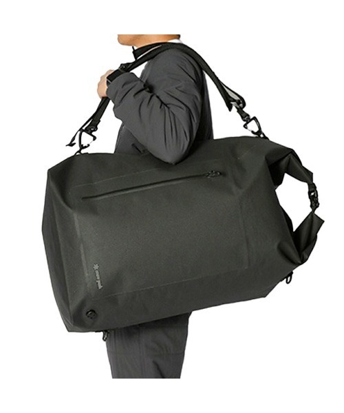 Snow Peak(スノーピーク)の「SNOW PEAK 4WAY DRY BAG L 80L / スノーピーク 4ウェイ ドライ バッグ ミディアム 80リットル / AC-21AU403(バックパック/リュック・メンズ・ブラック・FREE)」の5枚目の写真