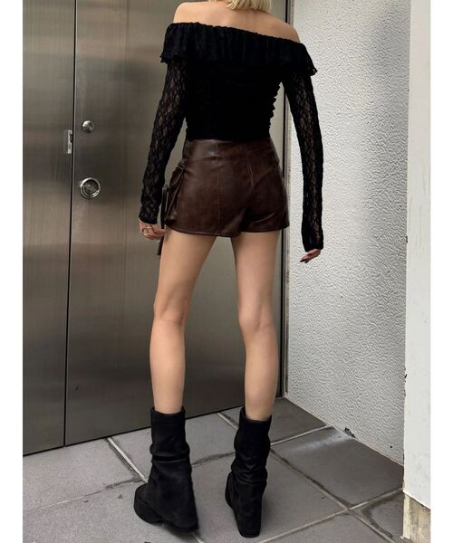 EMODA(エモダ)の「カーゴラップフェイクレザーショートパンツ(その他パンツ・レディース・ブラック/ベージュ/ブラウン・SMALL/MEDIUM)」の18枚目の写真