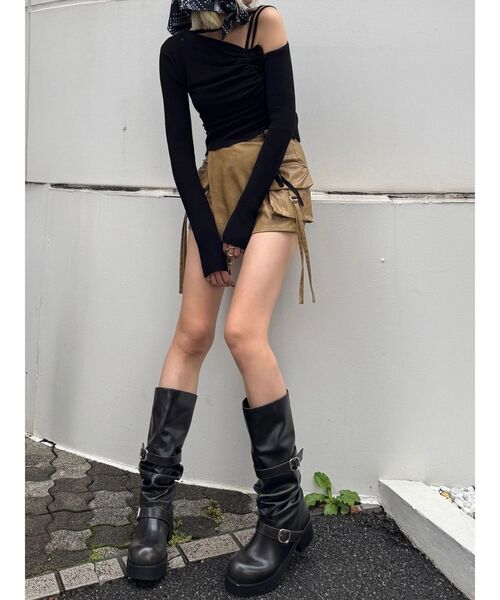 EMODA(エモダ)の「カーゴラップフェイクレザーショートパンツ(その他パンツ・レディース・ブラック/ベージュ/ブラウン・SMALL/MEDIUM)」の20枚目の写真