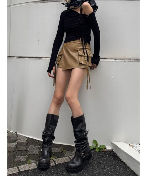 EMODA(エモダ)の「カーゴラップフェイクレザーショートパンツ(その他パンツ・レディース・ブラック/ベージュ/ブラウン・SMALL/MEDIUM)」の21枚目の写真