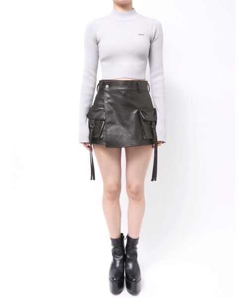 EMODA(エモダ)の「カーゴラップフェイクレザーショートパンツ(その他パンツ・レディース・ブラック/ベージュ/ブラウン・SMALL/MEDIUM)」の7枚目の写真
