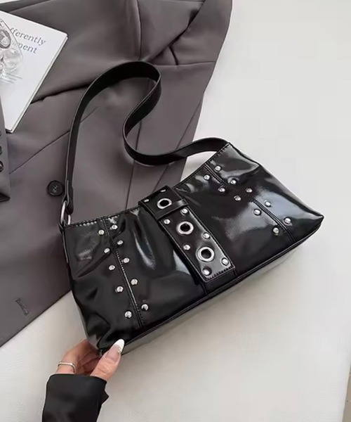 BARELY BLUE（ベアリーブルー）の「【 BARELY BLUE / ベアリーブルー 】 スタッズ ベルト デザイン バッグ（ハンドバッグ・レディース・ベージュ/ブラック・FREE）」の8枚目の写真