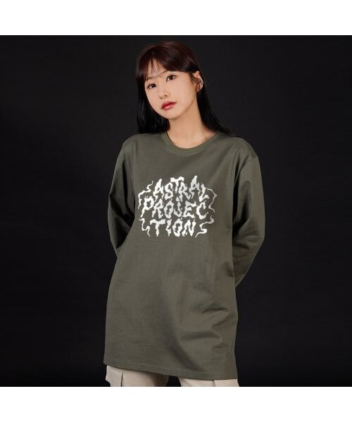 ASTRAL PROJECTION(アストラルプロジェクション)の「ヘイズレタリングオーバーサイズロングスリーブTシャツ_カーキ(Tシャツ/カットソー・メンズ・その他・MEDIUM/X-LARGE/XX-LARGE/LARGE)」の3枚目の写真