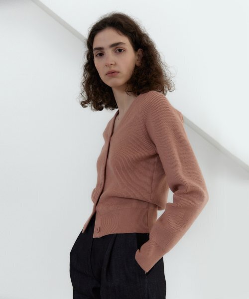 38COMEONCOMMON(38カモンコモン)の「21S V-NECK LINE RIBBED CARDIGAN (FLAMINGO)(カーディガン/ボレロ・レディース・その他・FREE)」の1枚目の写真