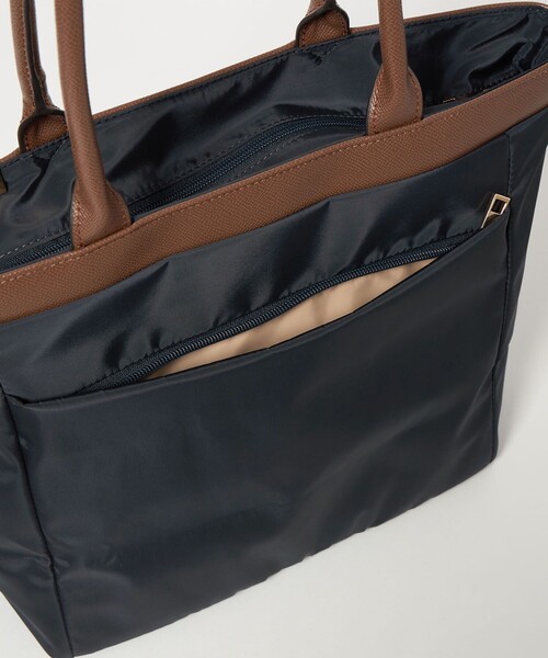 green label relaxing（グリーンレーベルリラクシング）の「チャームツキ ロングハンドル トートバッグ はっ水（トートバッグ・レディース・ブラック/モカ/ネイビー・FREE）」の14枚目の写真