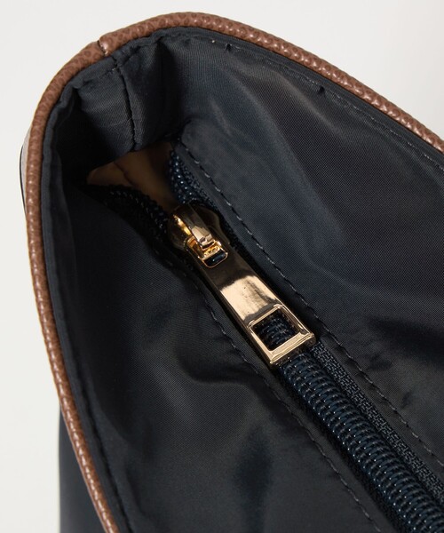 green label relaxing（グリーンレーベルリラクシング）の「チャームツキ ロングハンドル トートバッグ はっ水（トートバッグ・レディース・ブラック/モカ/ネイビー・FREE）」の15枚目の写真