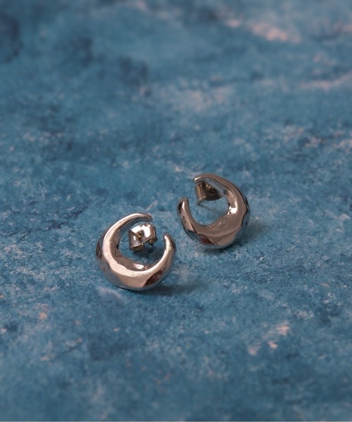TONE SELECT GOODS(トーンセレクトグッズ)の「【Peony/ピオニー】/三日月モチーフ メタルピアス(ピアス(両耳用)・レディース・シルバー/ゴールド・FREE)」の1枚目の写真
